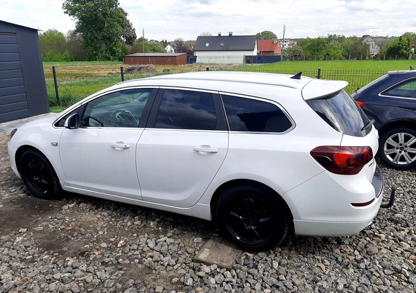 Opel Astra cena 23500 przebieg: 197200, rok produkcji 2011 z Gliwice małe 56